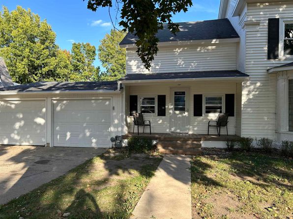 102 5th Ave E, Cresco, IA 52136