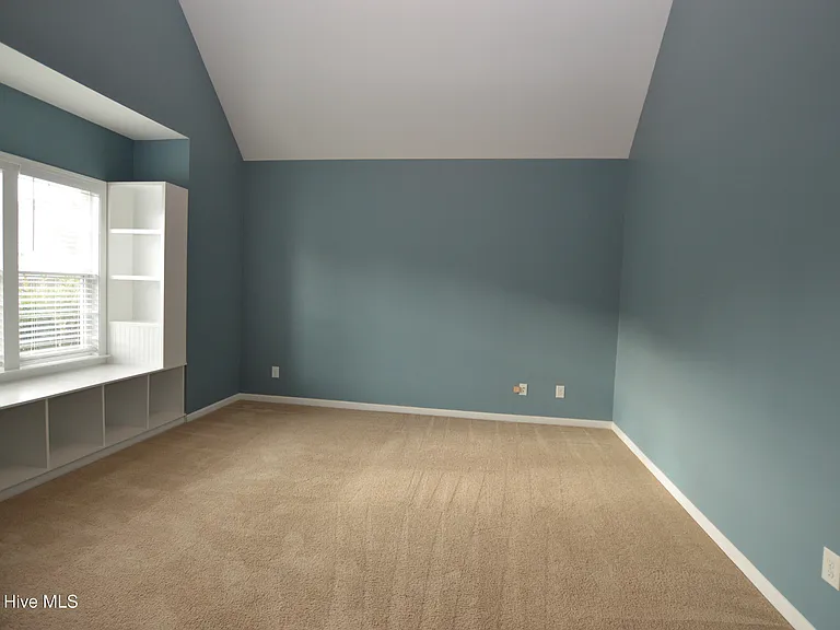 115 Pamlico Dr — Photo 2