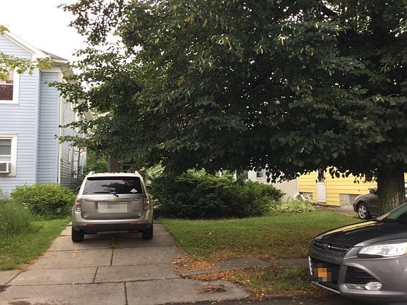 2nd image of 215 Nassau Ave