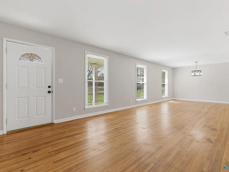 400 Harolds Dr NW — Photo 6