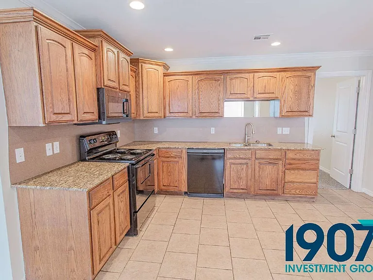 1540 N Santa Fe Ave — Photo 11