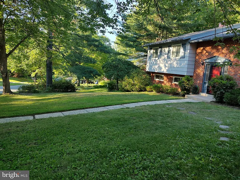 112 Claybrook Dr — Photo 2