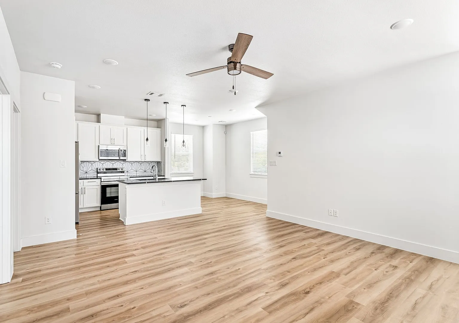 Benbrook 2509 - Unit 901 — Photo 4