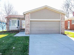 20212 Fenton St, Roseville, MI 48066