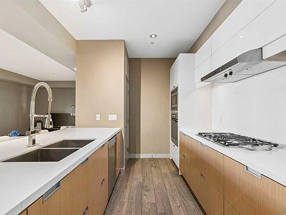 5th image of 2905 E 16th St SW #102