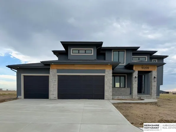 10209 S 214th St, Gretna, NE 68028