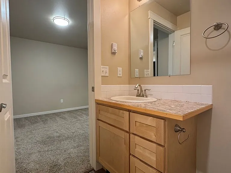 2241 N Airport Rd — Photo 19