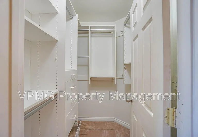 552 E 5th St — Photo 23