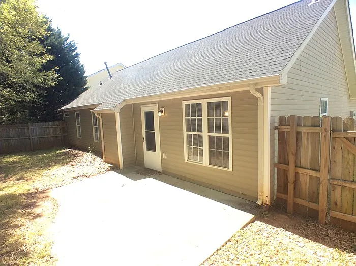 3 bed, 2.0 bath, 1577 sqft, $1,895 — Photo 4