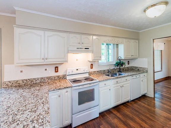3rd image of 139 Lakeside Dr