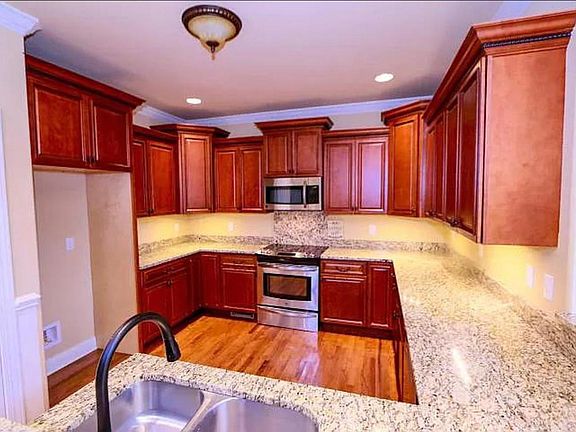 3rd image of 8727 Seven Lakes Dr
