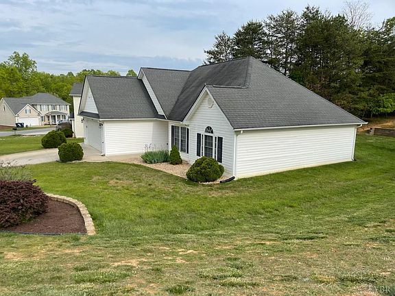 3rd image of 35 Delaney Dr