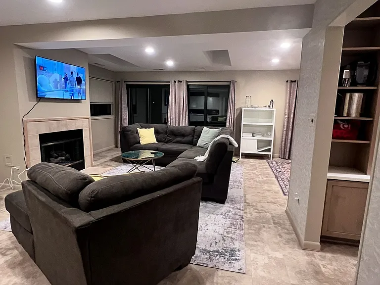 10419 Darby St — Photo 3