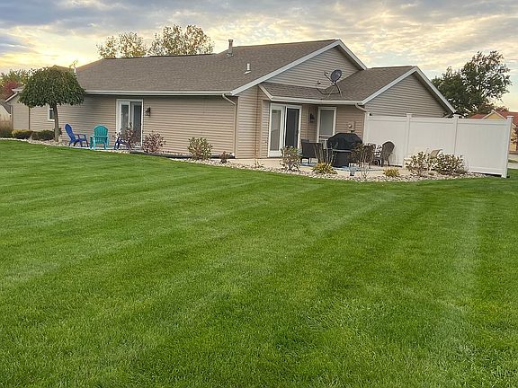 3rd image of 104 Beechwood Pl