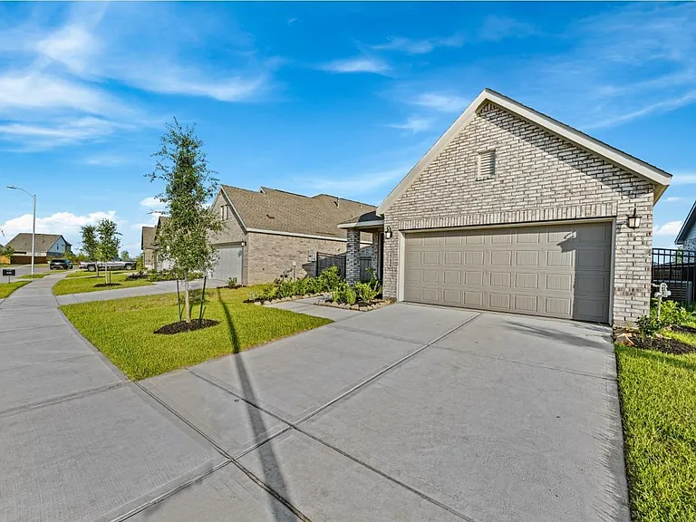 27439 Sunterra Village Dr — Photo 3