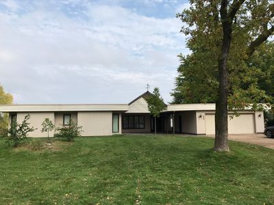 233 Lakeside Dr, Grand Island, NE, 68801