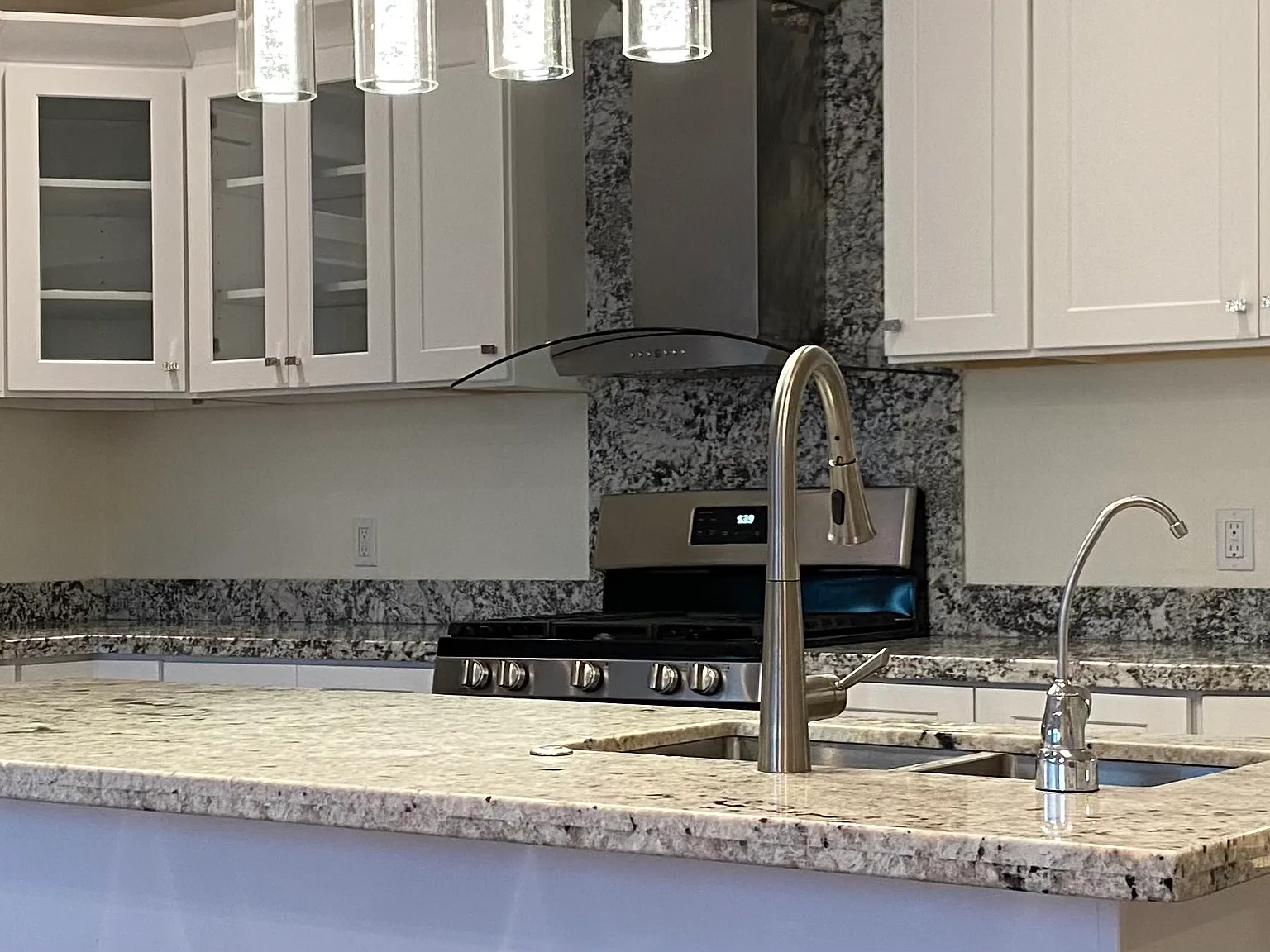 2 bed, 750 sqft, $3,500 — Photo 3