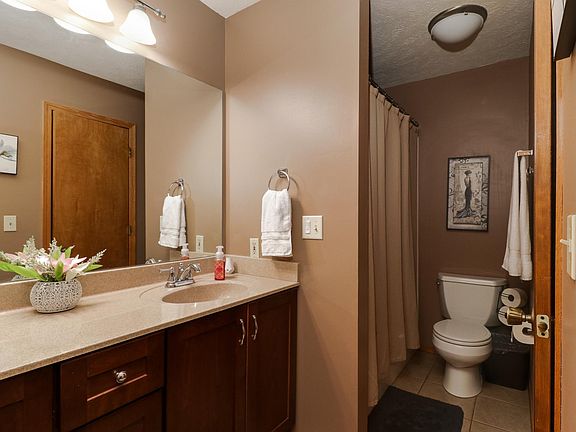 5th image of 2204 Park Place Dr