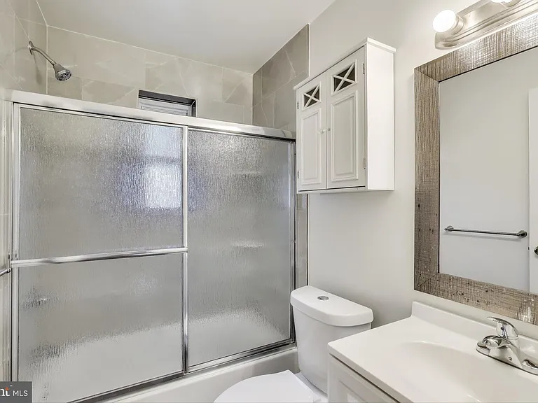 1716 E West Hwy #1716 — Photo 18