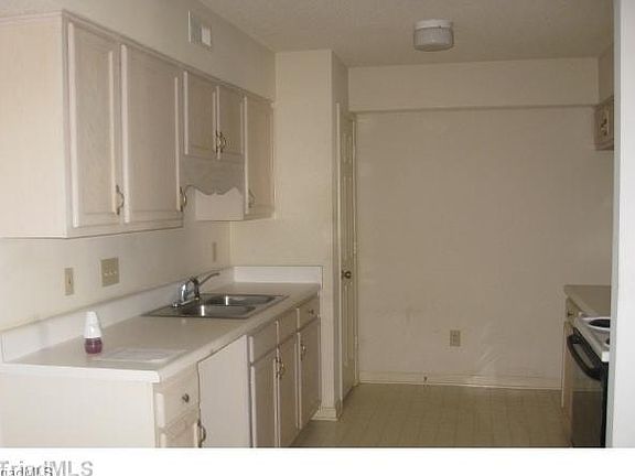 4th image of 801 Moultrie Ct