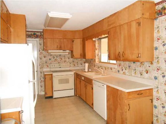 4th image of 2205 Spencer Ave