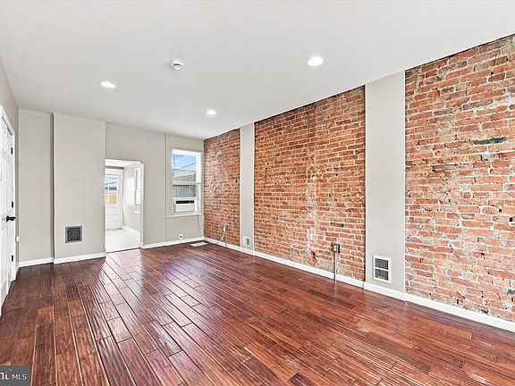 4th image of 2722 E Madison St