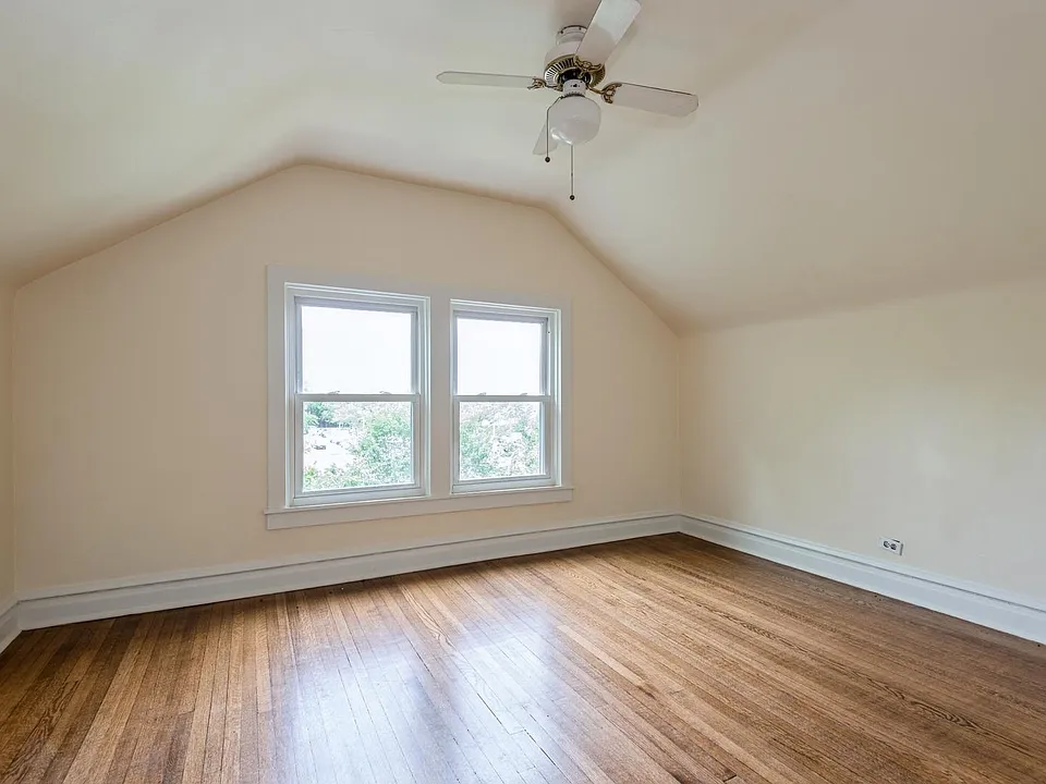 Living Room/Den