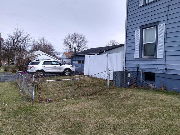 4th image of 902 Woodrow Ave