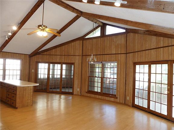 3rd image of 104 Shoshone Dr