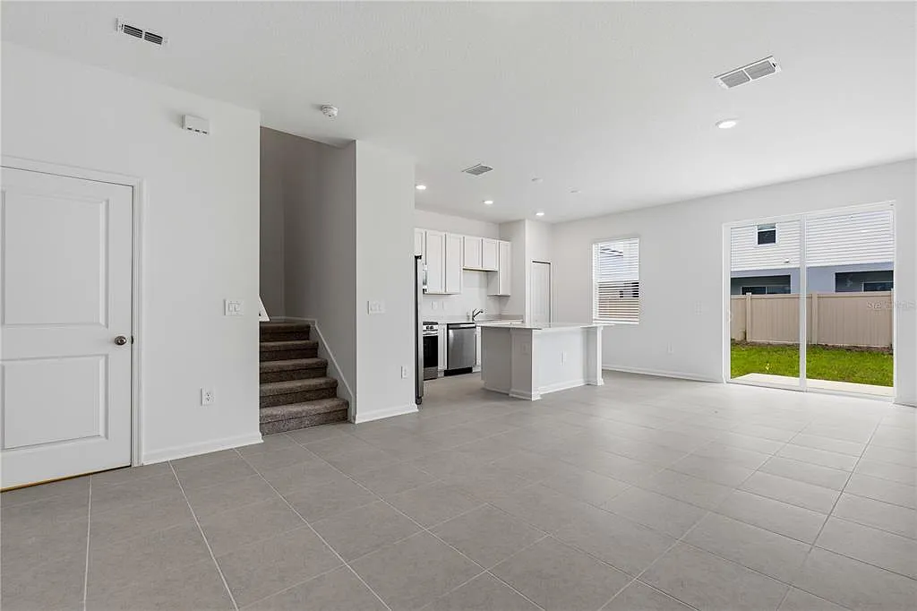 3 bed, 2.5 bath, 1689 sqft, $1,850 — Photo 4