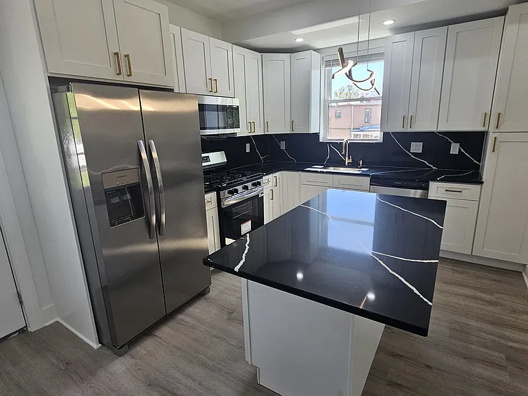 2370 Randolph St — Photo 15