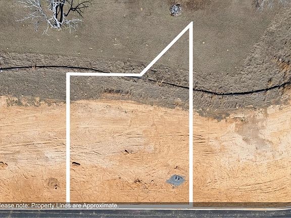 3rd image of 104 Glade Dr