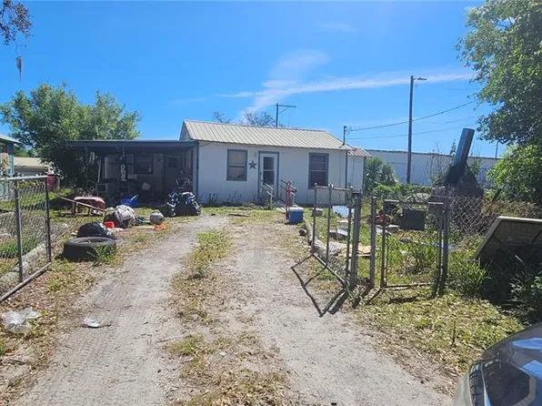 702 Whitehurst Rd, Plant City, FL 33563