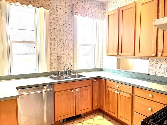 5th image of 23 Blackstone St