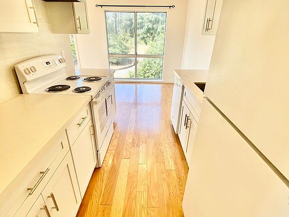 2nd image of 650 Lake St APT 8
