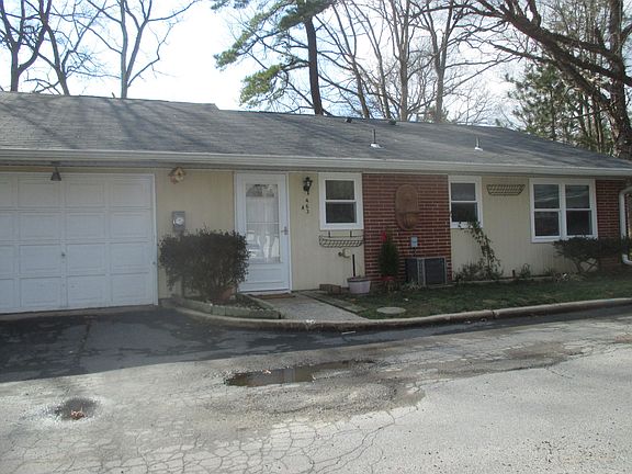 2nd image of 463A Portsmouth Dr