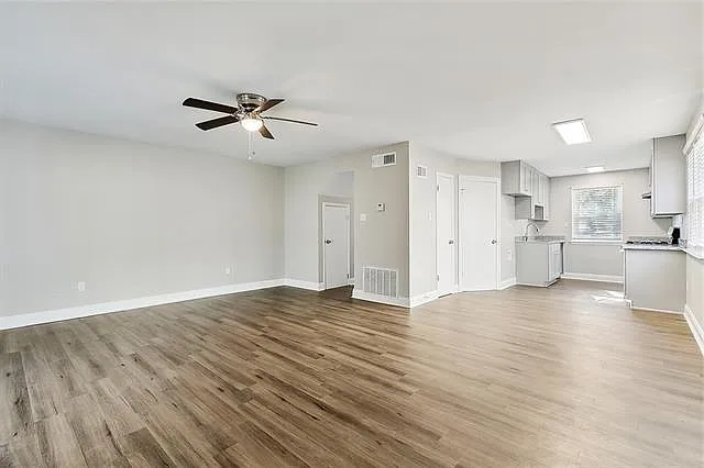 3 bed, 1.5 bath, 1337 sqft, $1,800 — Photo 2