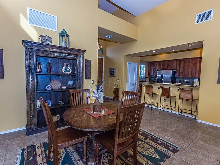 4402 W Cloud Ranch Pl — Photo 6