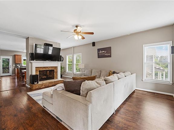 4th image of 93 Treadstone Ln