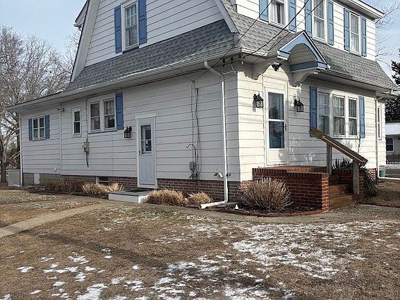 Front and west side of the house.