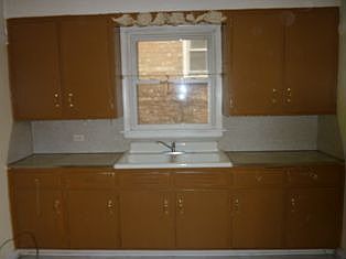 2nd image of 6634 S Francisco Ave