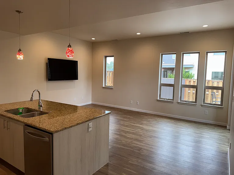 728 Oak St #L — Photo 6