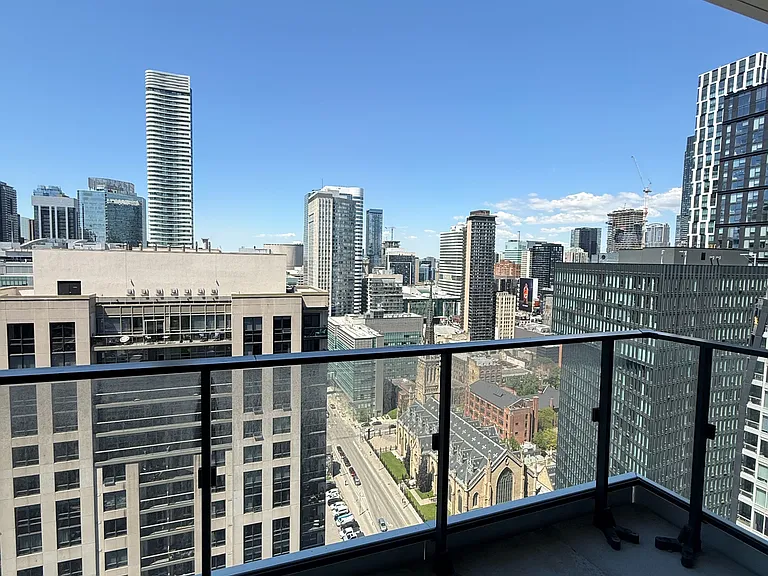 77 Shuter St #Penthouse 02 — Photo 14