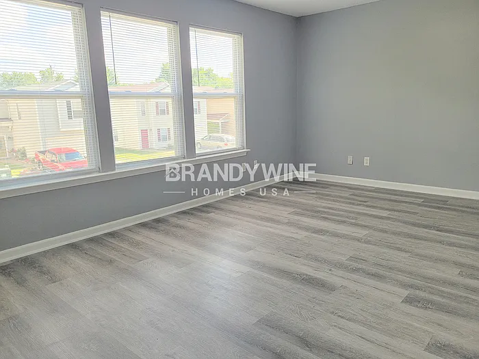 10756 Glenayr Dr — Photo 6