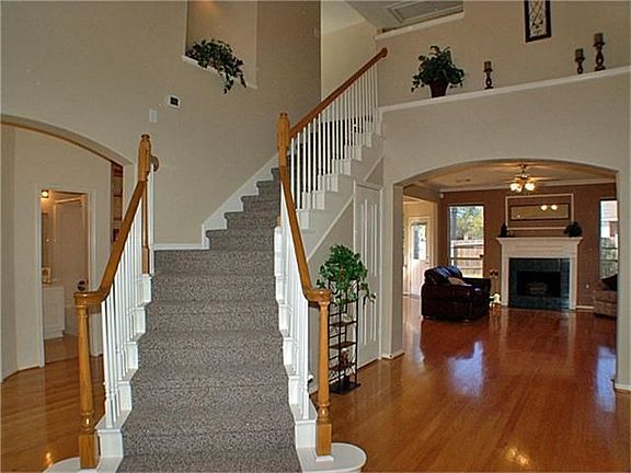 3rd image of 3318 Stonehurst Ct
