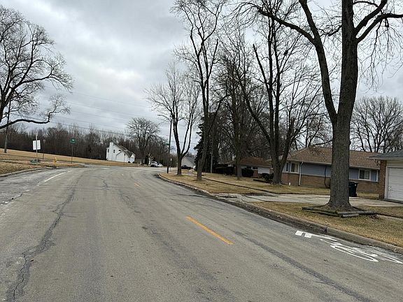 5th image of 330 Wildwood Dr