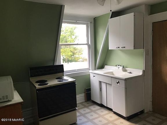 4th image of 609 E Stockbridge Ave APT 2