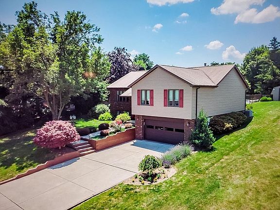 2nd image of 104 Hedgewood Cir
