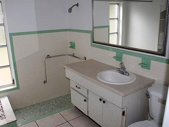 4th image of 3534 Beacon Square Dr