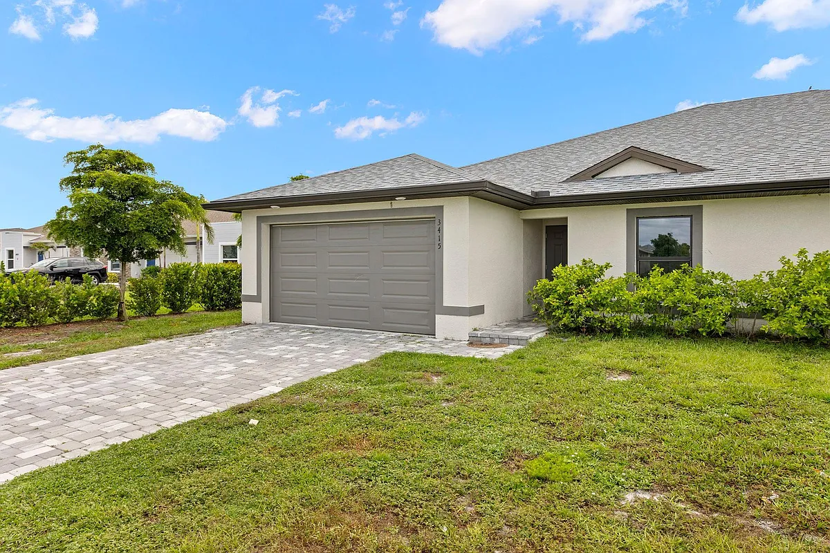 3415 SW 8th pl, Total Sq ft 1417, 3 bedrooms, 2 bath - 3415 SW 8th Pl